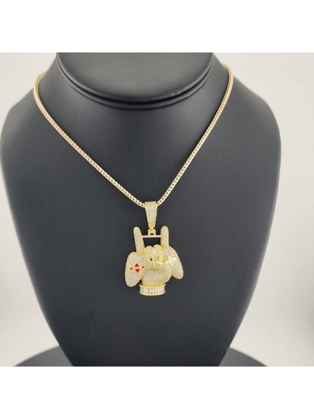 Gaming-Inspired 925 Silver Necklace – Hand & Controller Pendant